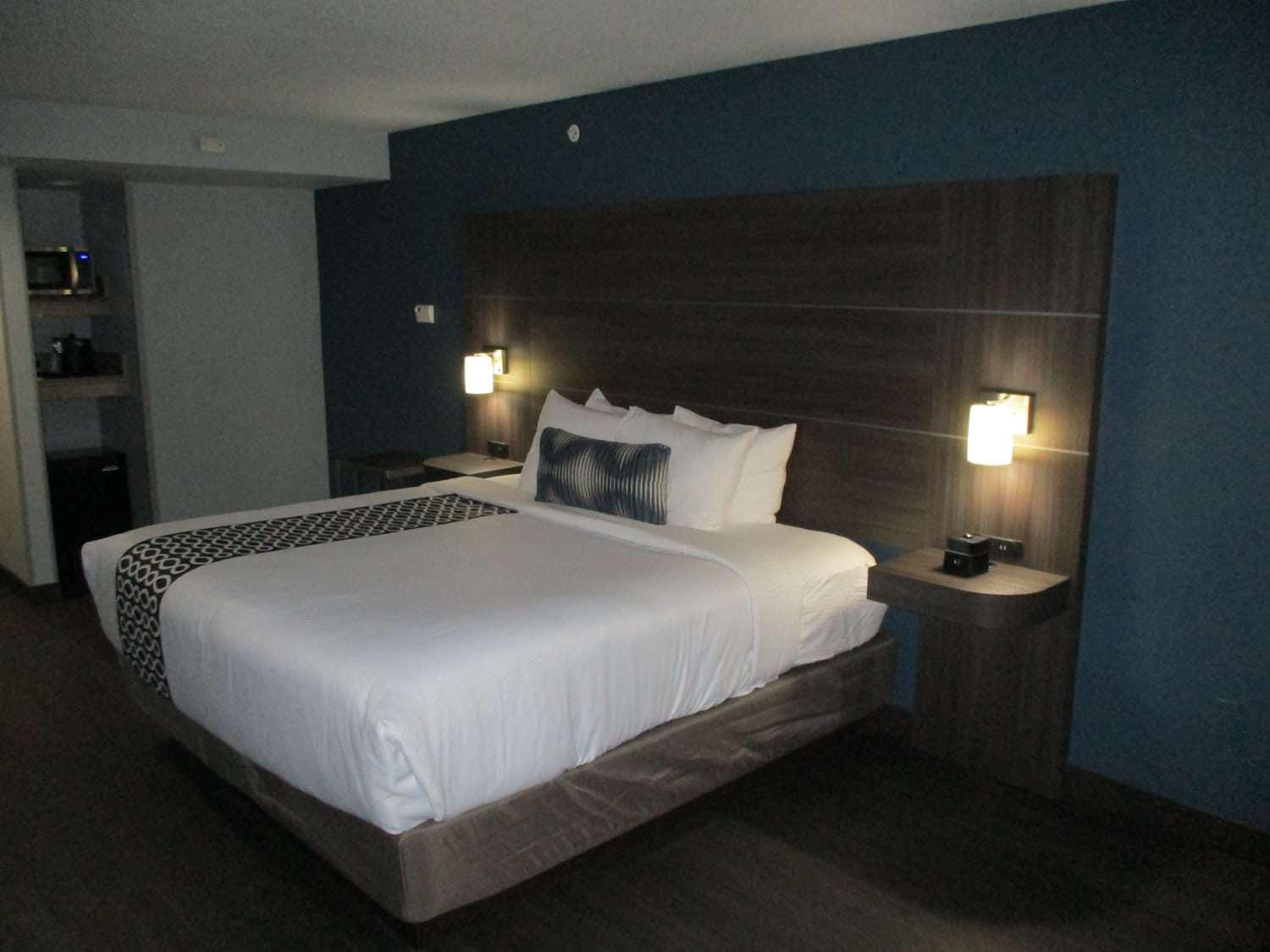 Best Western Plus Champaign/Urbana Inn Room photo