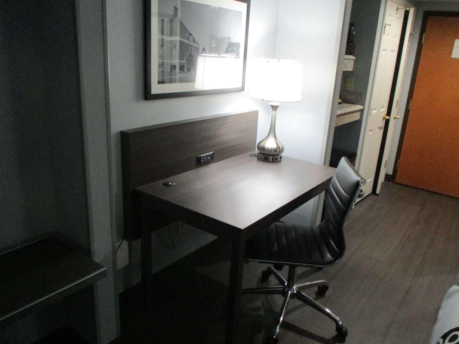 Best Western Plus Champaign/Urbana Inn Room photo